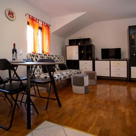 Apartment Kika Pula Exteriör bild