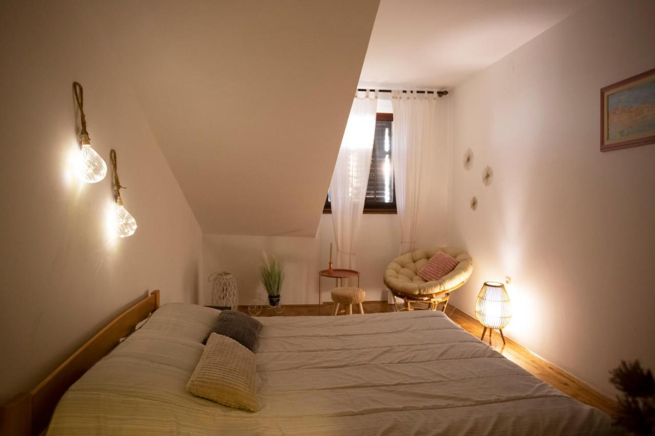 Apartment Kika Pula Exteriör bild